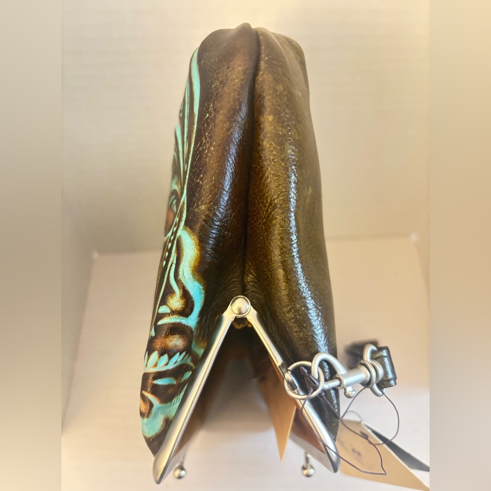 PATRICIA NASH SAVENA TURQUOISE TOOLED LEATHER FRAMED KISS-LOCK WRISTLET - Picture 3 of 15